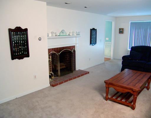 7 Robinhood Road Cape Elizabeth, ME 04107 - Photo 6 of 22 Living Room.