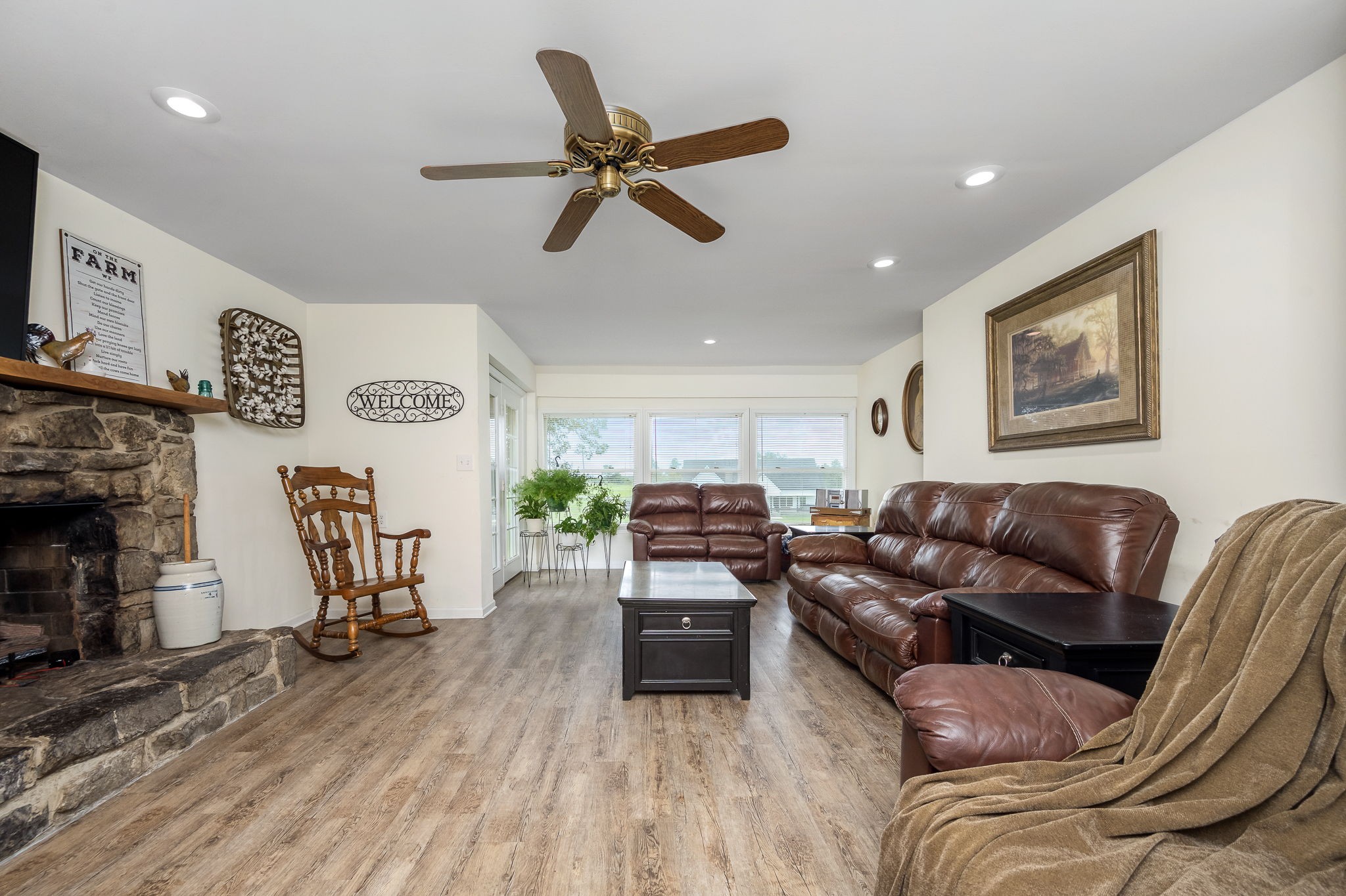 540 Powell Hollow Road Tullahoma, TN 37388 - Photo 18 of 83 a living room with furniture and a fireplace