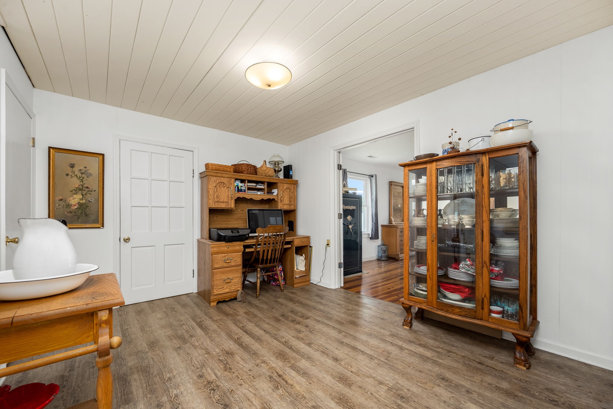 540 Powell Hollow Road Tullahoma, TN 37388 - Photo 26 of 83 a living room with furniture and a wooden floor