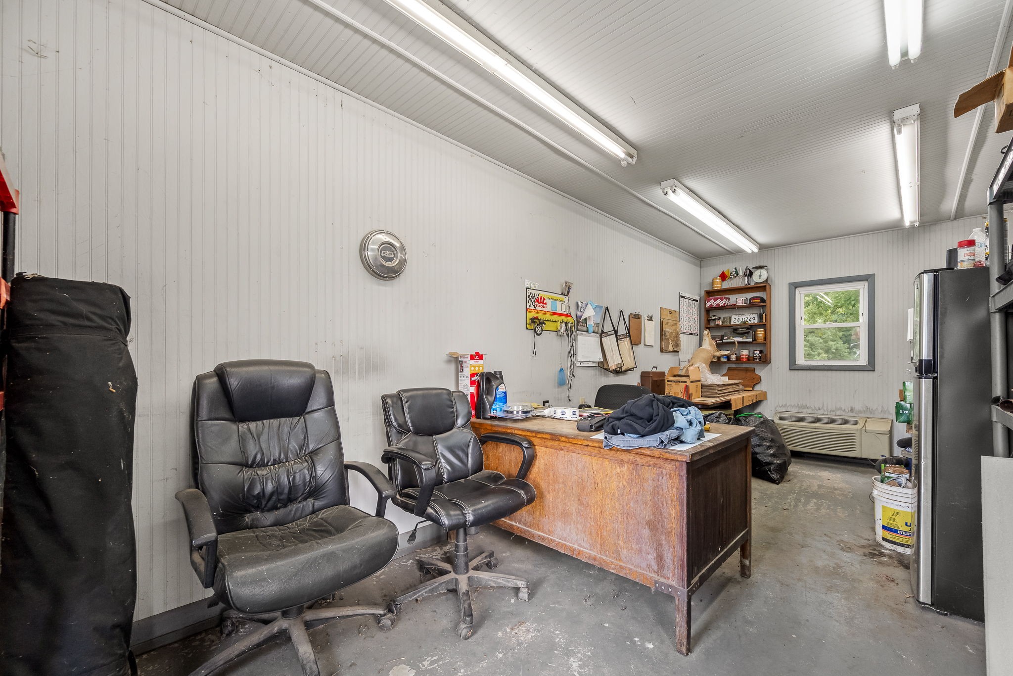 540 Powell Hollow Road Tullahoma, TN 37388 - Photo 58 of 83 a work room with furniture and a flat screen tv