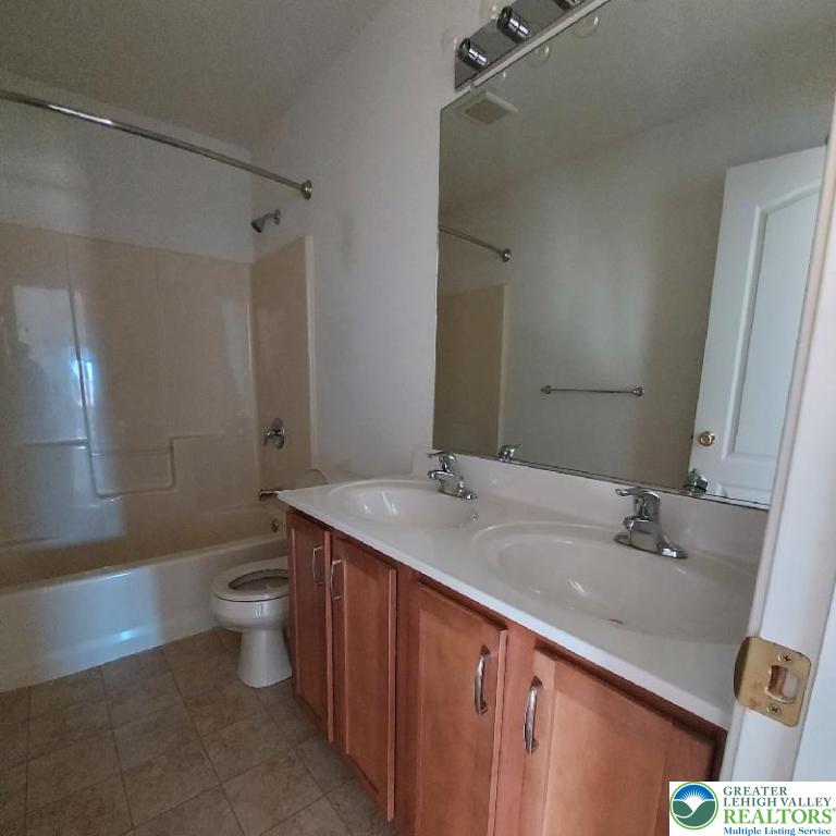 4704 Reston Drive Easton, PA 18040 - Photo 28 of 32