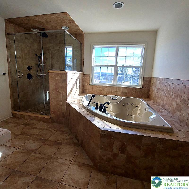 4704 Reston Drive Easton, PA 18040 - Photo 7 of 32 a bathroom with a bathtub and shower