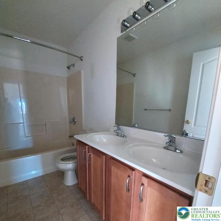 4704 Reston Drive Easton, PA 18040 - Photo 10 of 32