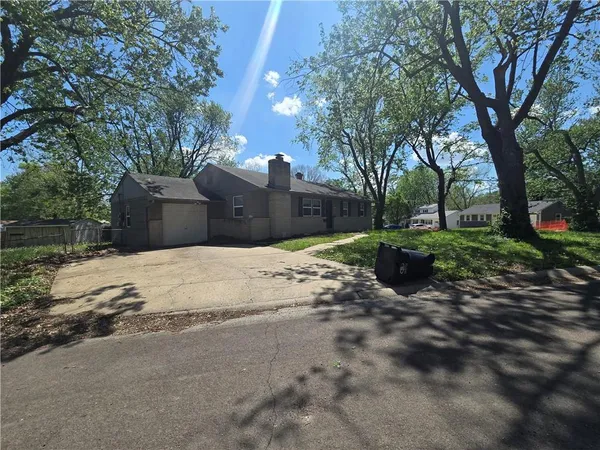 $259,900 | 4001 South Pleasant Street, Independence, MO 64055