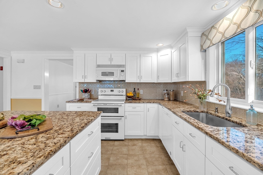 26 Varick Hill Road Newton, MA 02468 - Photo 8 of 36