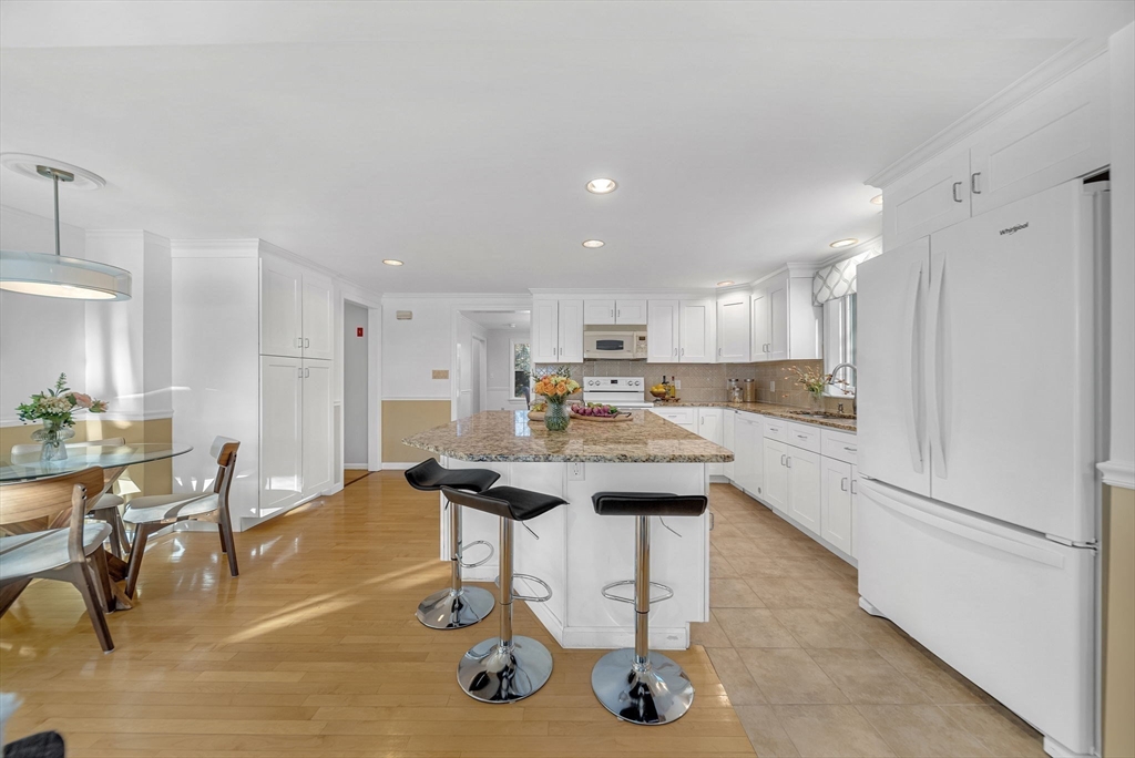 26 Varick Hill Road Newton, MA 02468 - Photo 9 of 36