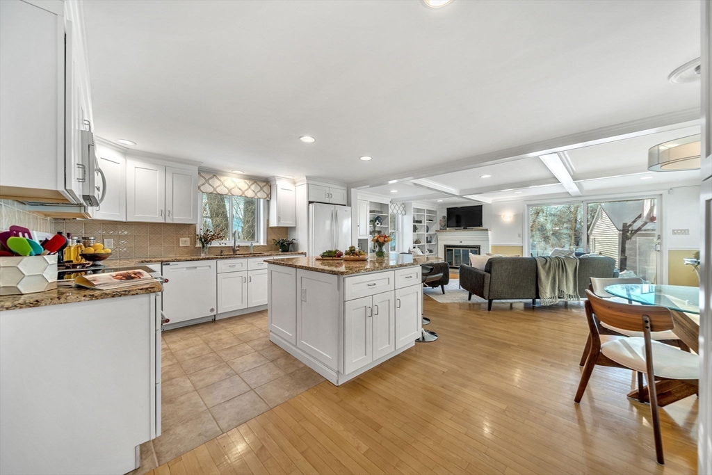 26 Varick Hill Road Newton, MA 02468 - Photo 10 of 36