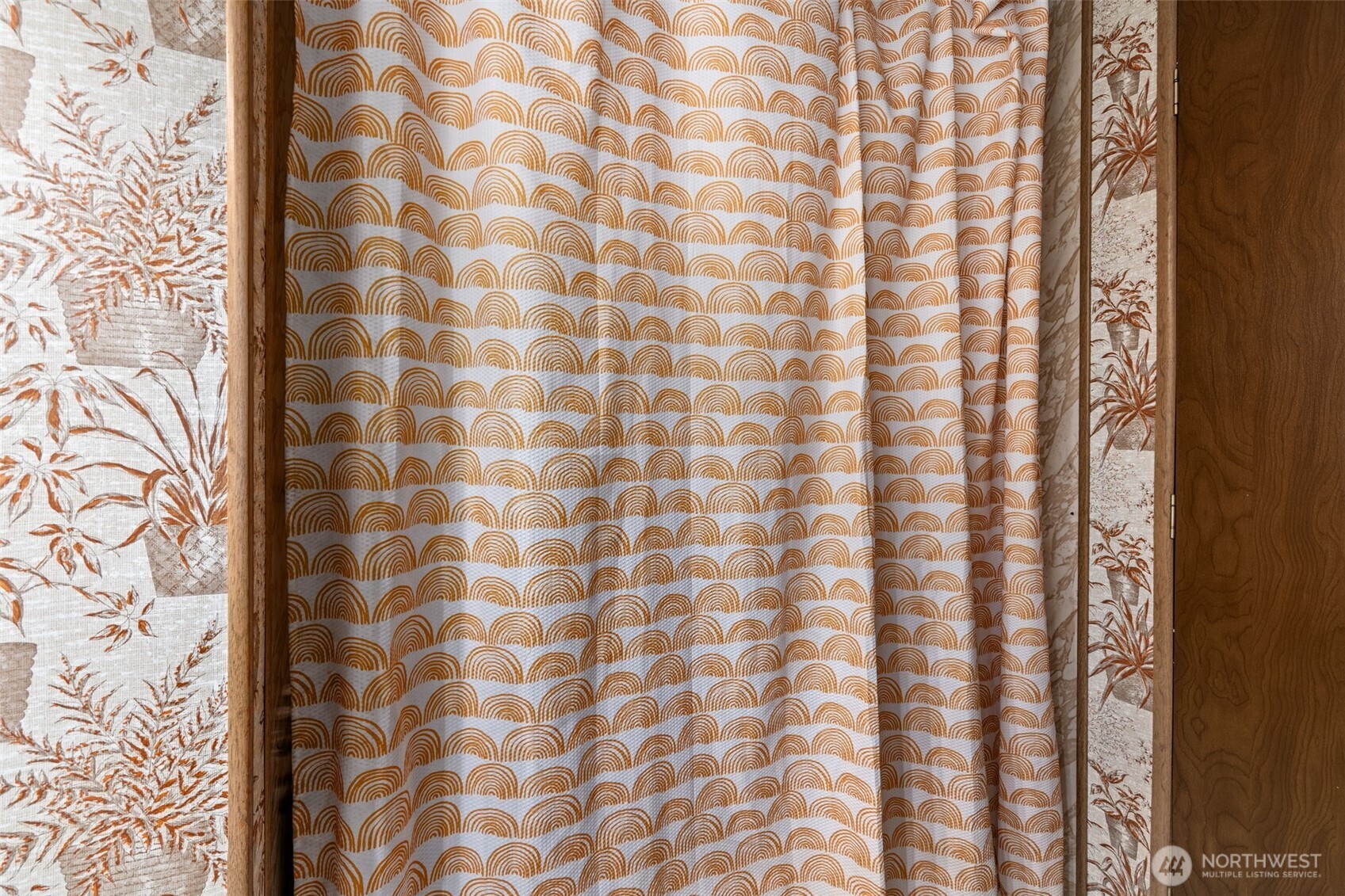 4692 Sherman Heights Road Bremerton, WA 98312 - Photo 20 of 28 a bathroom with a shower curtain