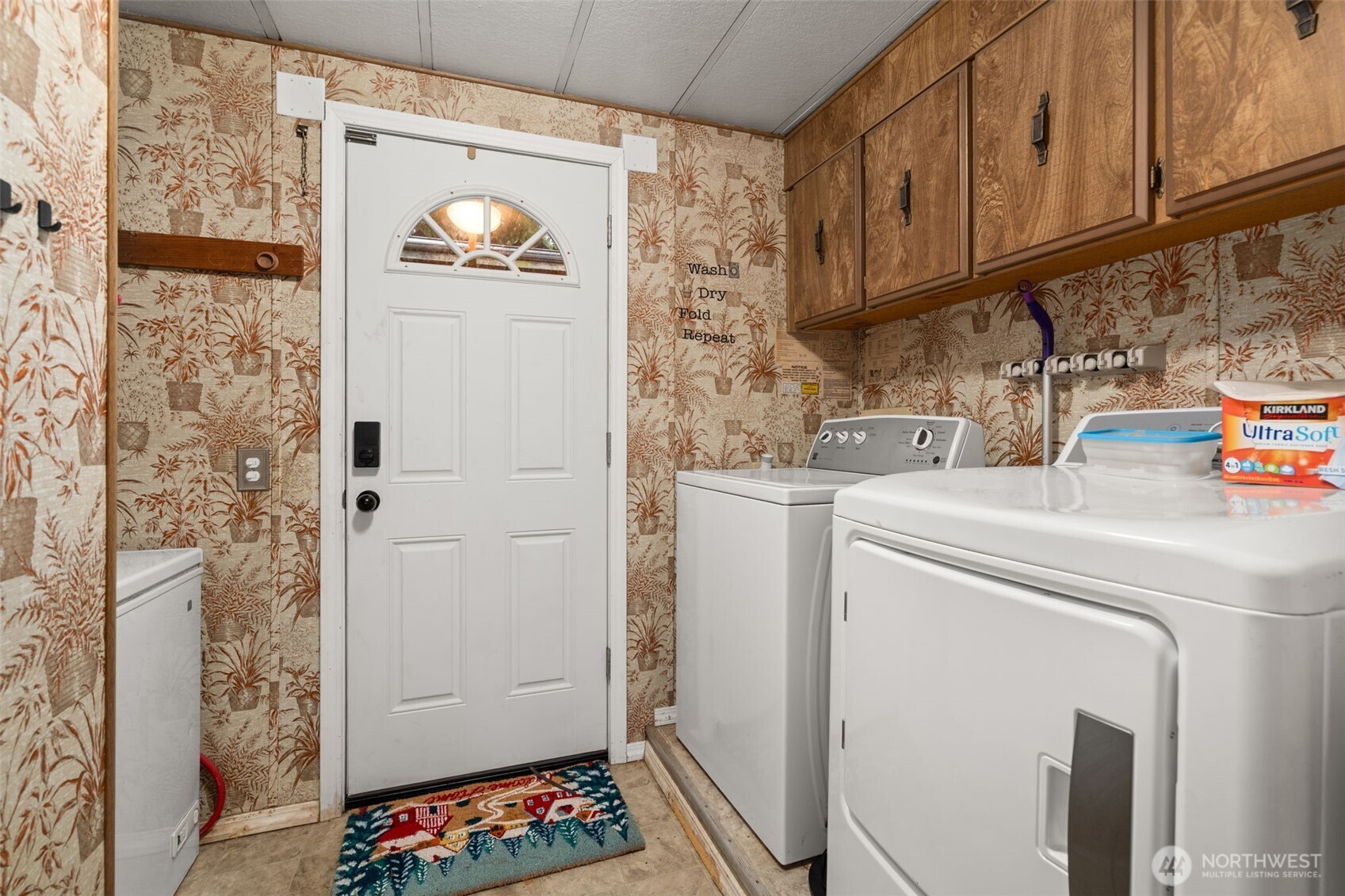 4692 Sherman Heights Road Bremerton, WA 98312 - Photo 22 of 28 a utility room with closet dryer and washer