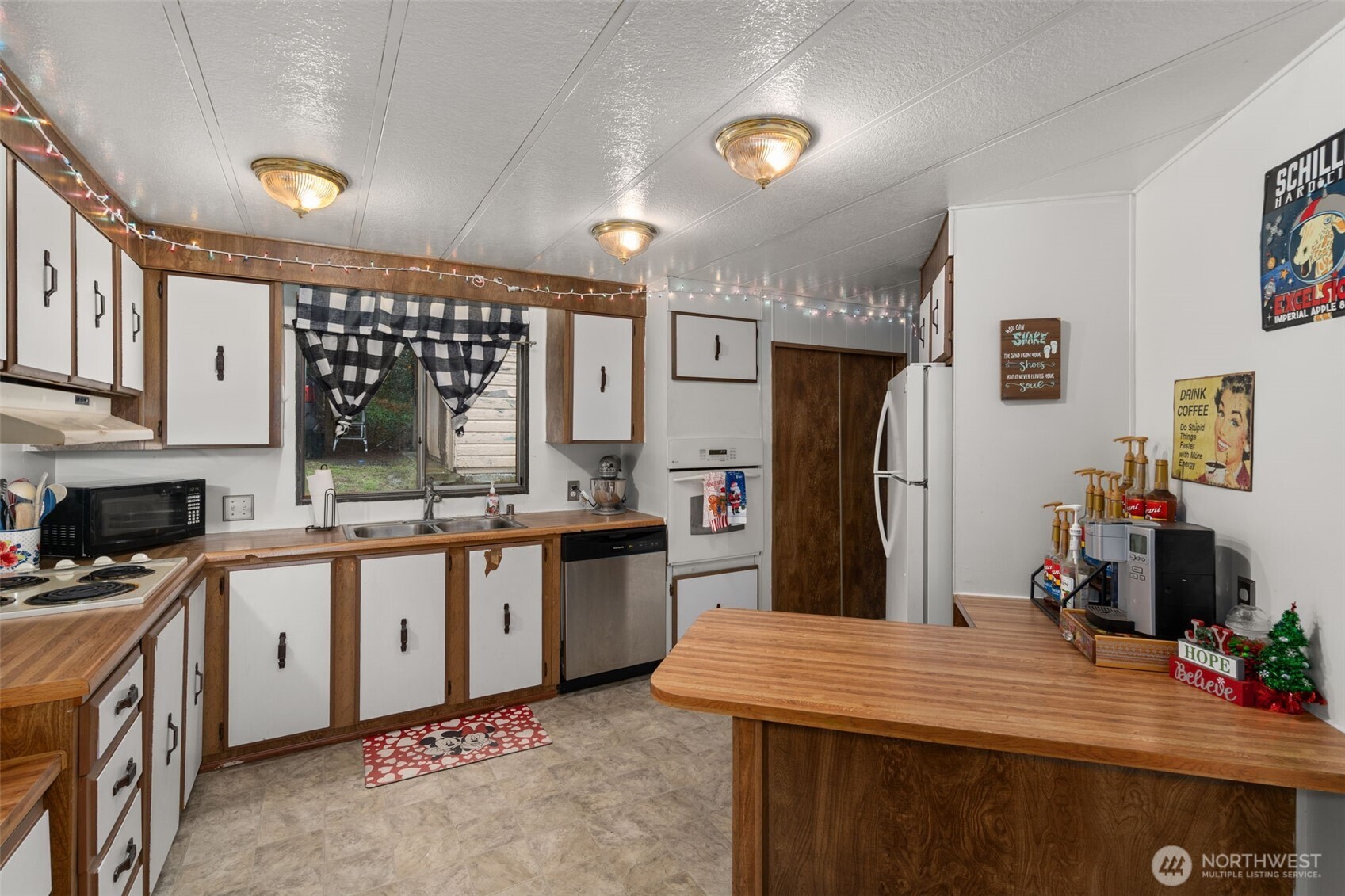 4692 Sherman Heights Road Bremerton, WA 98312 - Photo 10 of 28 a kitchen with stainless steel appliances granite countertop a sink stove and refrigerator