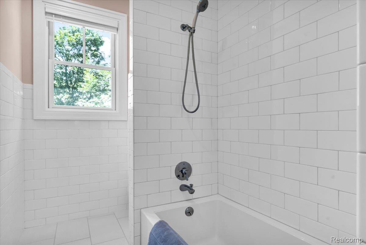 195 Baldwin Road Birmingham, MI 48009 - Photo 46 of 76 Bedroom w/ensuite