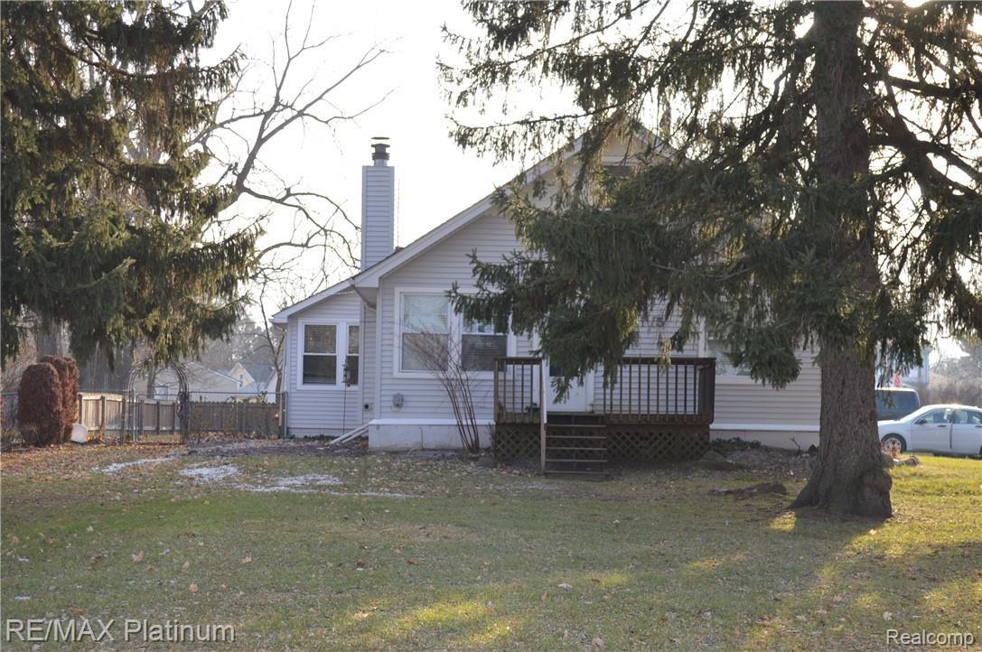 915 Brighton Lake Road Brighton, MI 48116 - Photo 2 of 14 DSC_0541.JPG