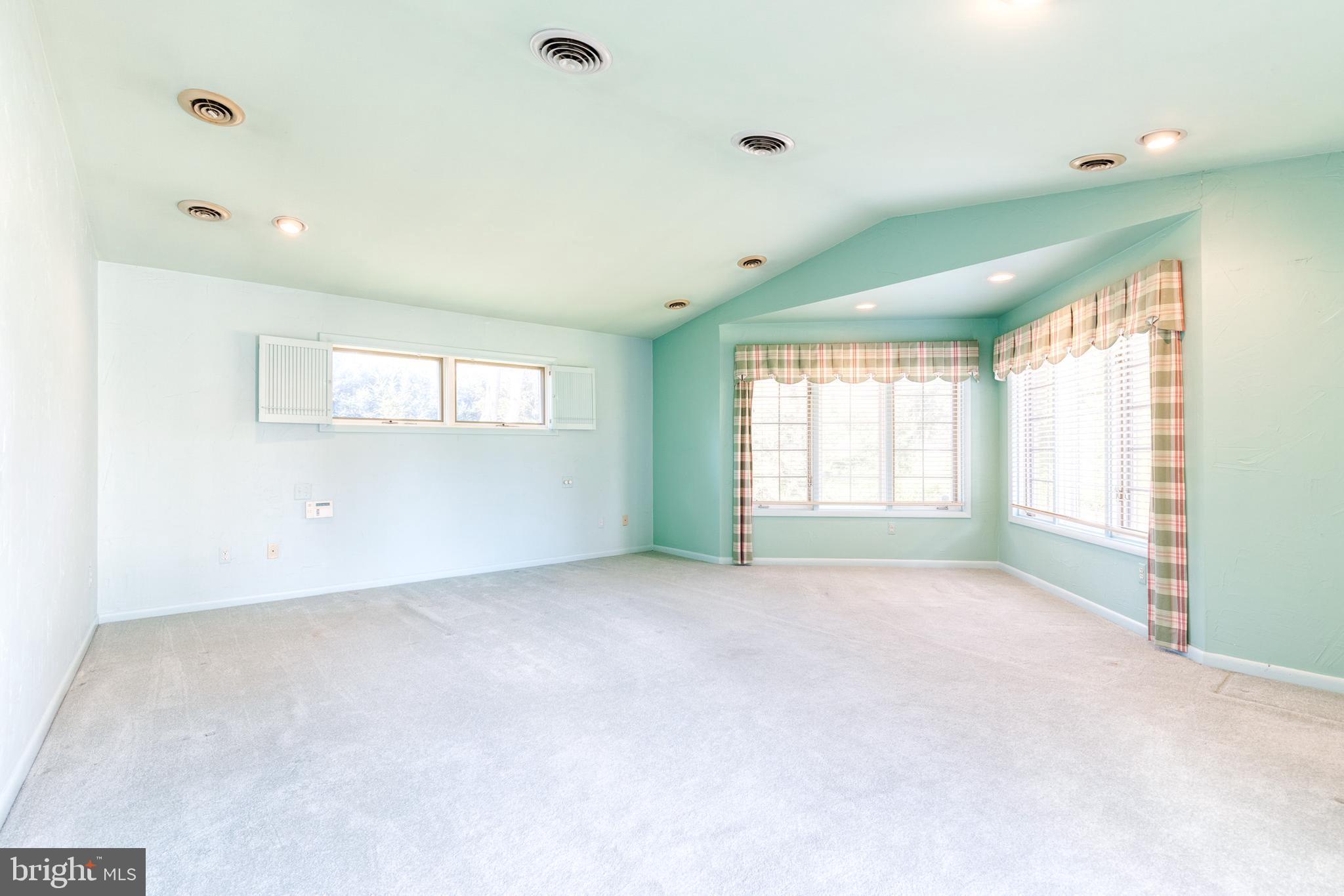 602 Hampton Lane Baltimore, MD 21286 - Photo 20 of 41 a view of an empty room with a window