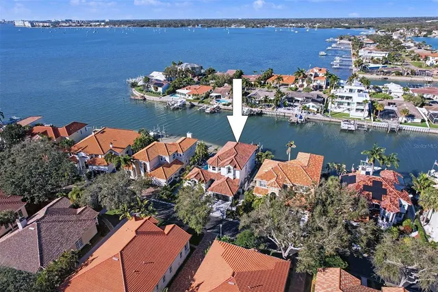 a view of a tennis court