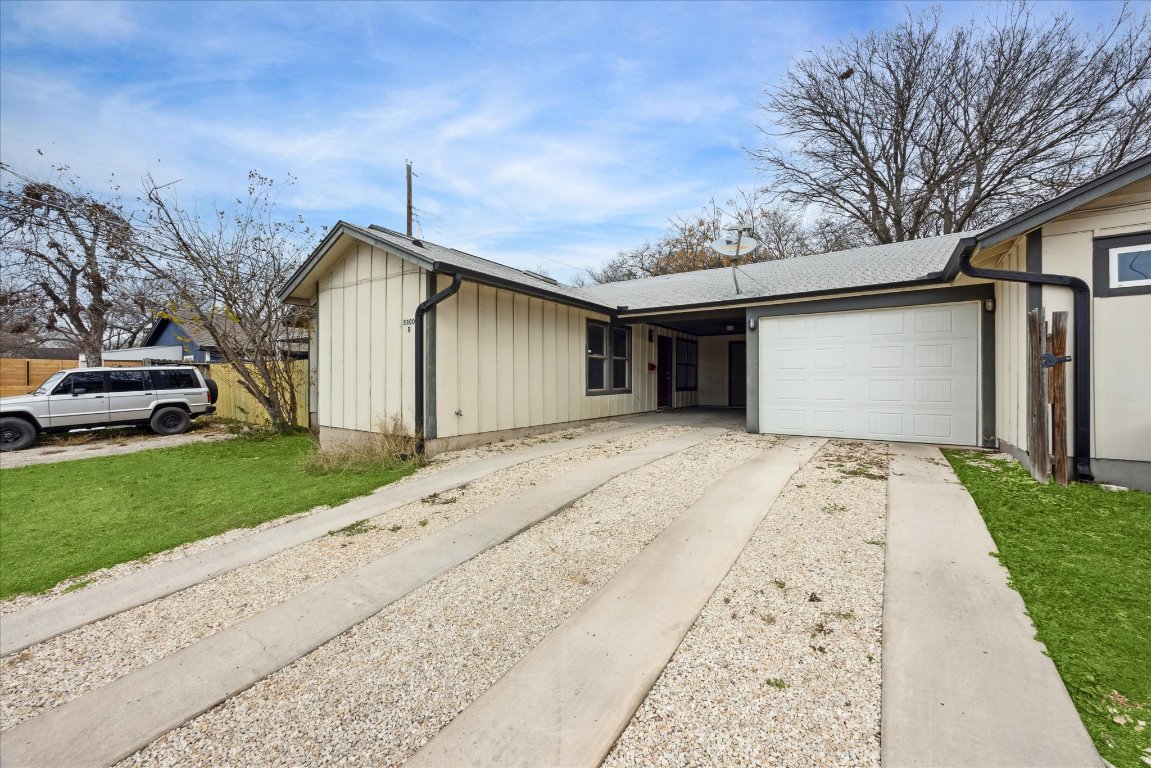 Ranch-style house with a garage, a front yard, concrete driveway, and fence