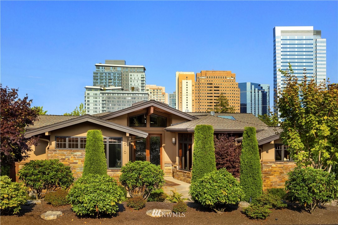 916 Belfair Road Bellevue, WA 98004 - Photo 2 of 40 Gallery Image 2