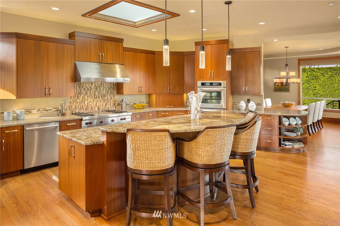 916 Belfair Road Bellevue, WA 98004 - Photo 12 of 40 Gallery Image 12