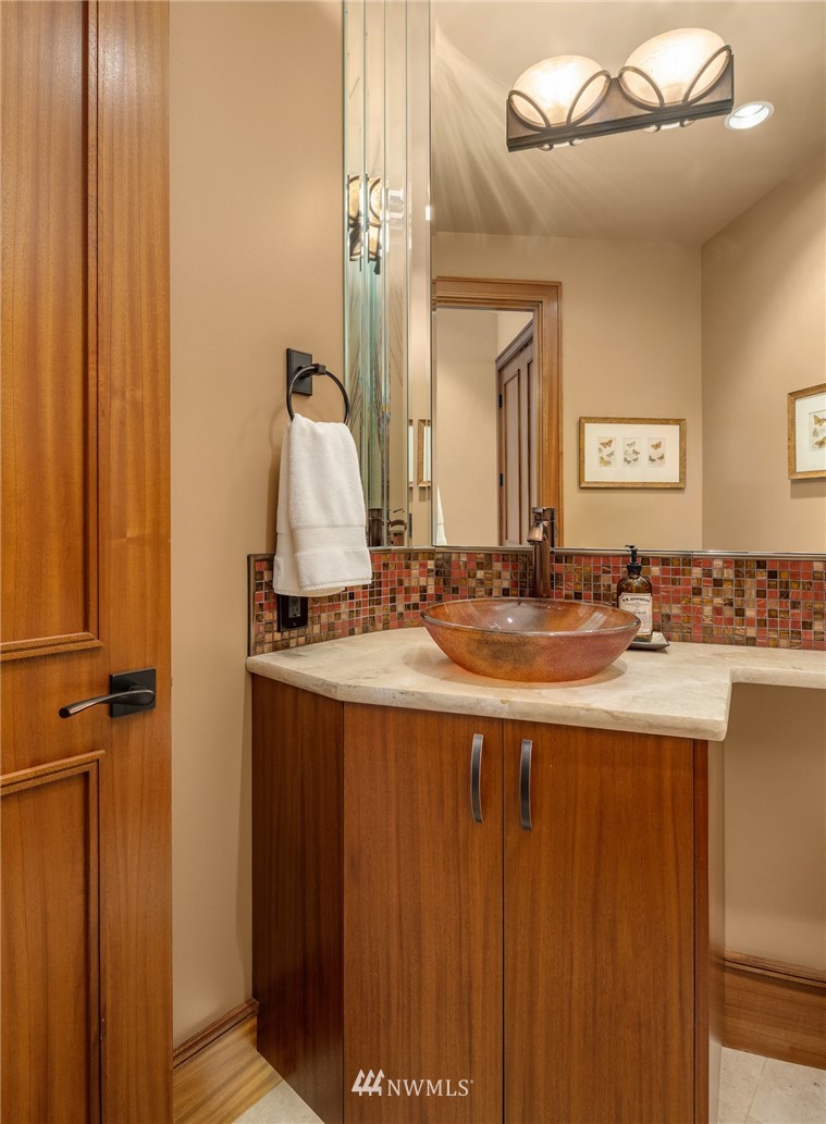 916 Belfair Road Bellevue, WA 98004 - Photo 18 of 40 Gallery Image 18