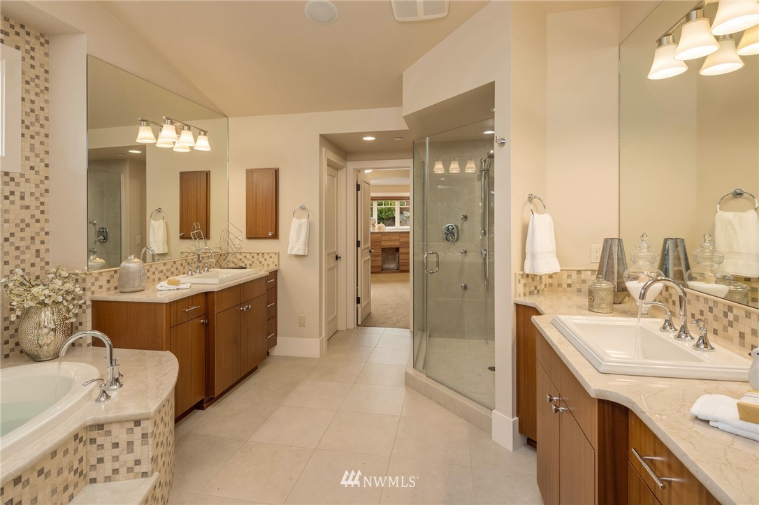 916 Belfair Road Bellevue, WA 98004 - Photo 20 of 40 Gallery Image 20