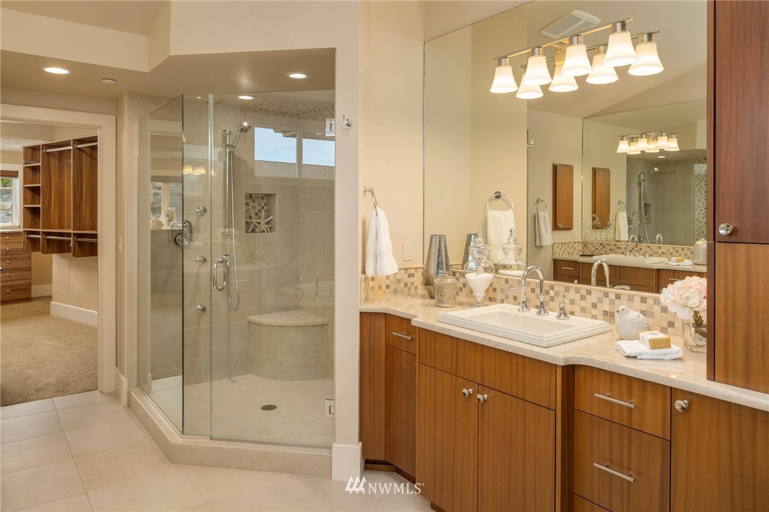 916 Belfair Road Bellevue, WA 98004 - Photo 21 of 40 Gallery Image 21