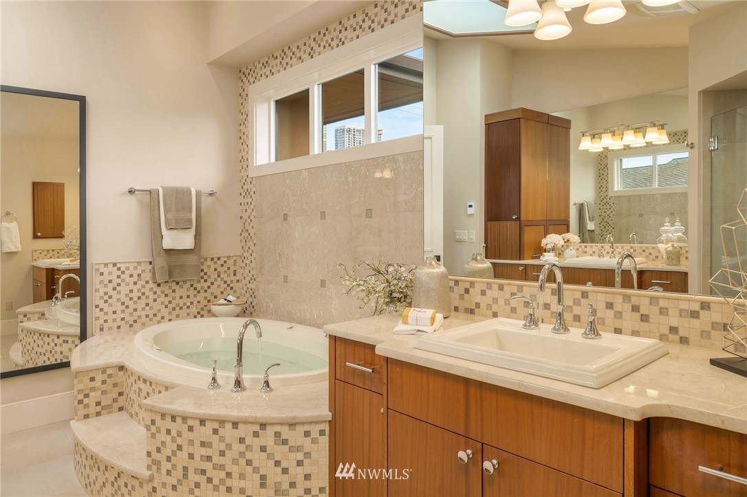 916 Belfair Road Bellevue, WA 98004 - Photo 22 of 40 Gallery Image 22