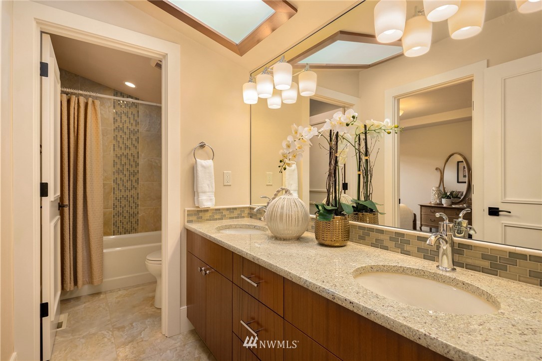 916 Belfair Road Bellevue, WA 98004 - Photo 25 of 40 Gallery Image 25