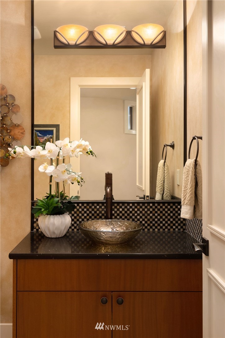916 Belfair Road Bellevue, WA 98004 - Photo 30 of 40 Gallery Image 30
