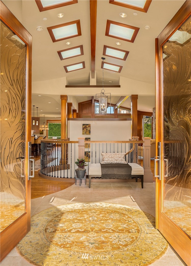 916 Belfair Road Bellevue, WA 98004 - Photo 4 of 40 Gallery Image 4