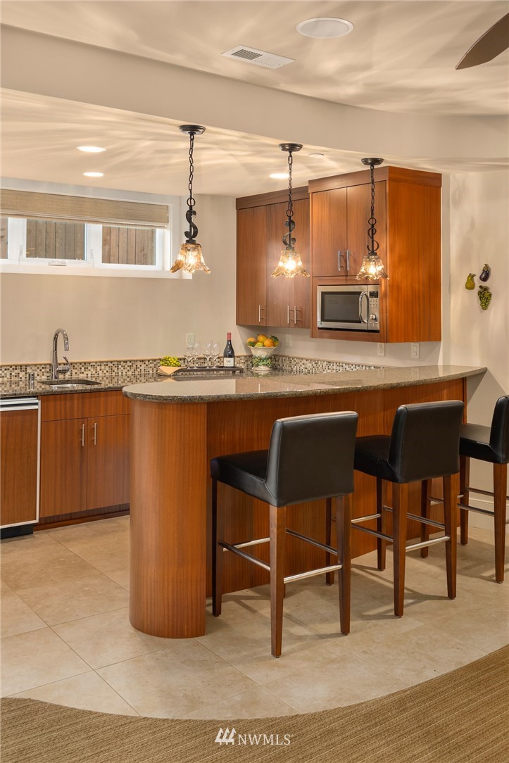916 Belfair Road Bellevue, WA 98004 - Photo 31 of 40 Gallery Image 31