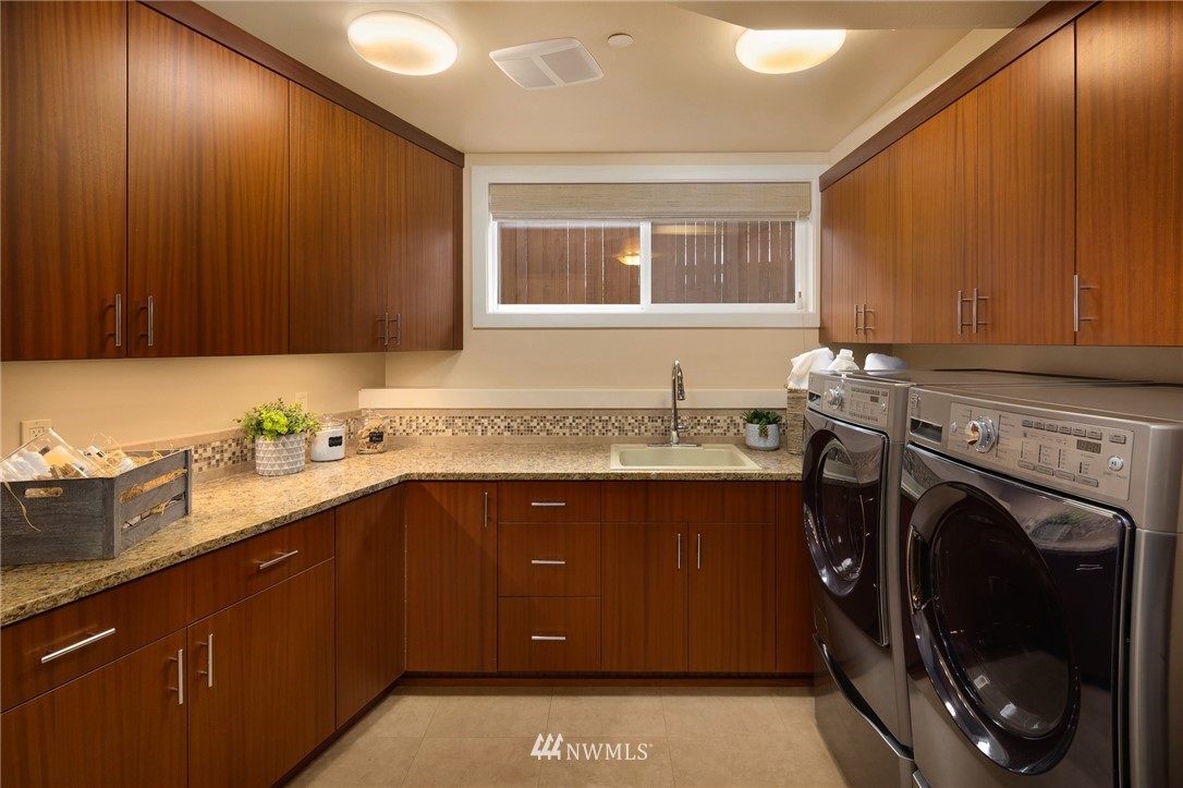 916 Belfair Road Bellevue, WA 98004 - Photo 38 of 40 Gallery Image 38
