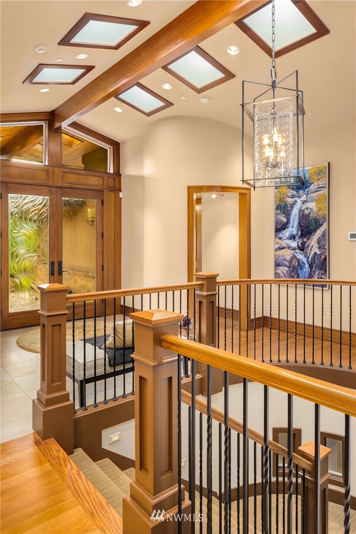 916 Belfair Road Bellevue, WA 98004 - Photo 5 of 40 Gallery Image 5