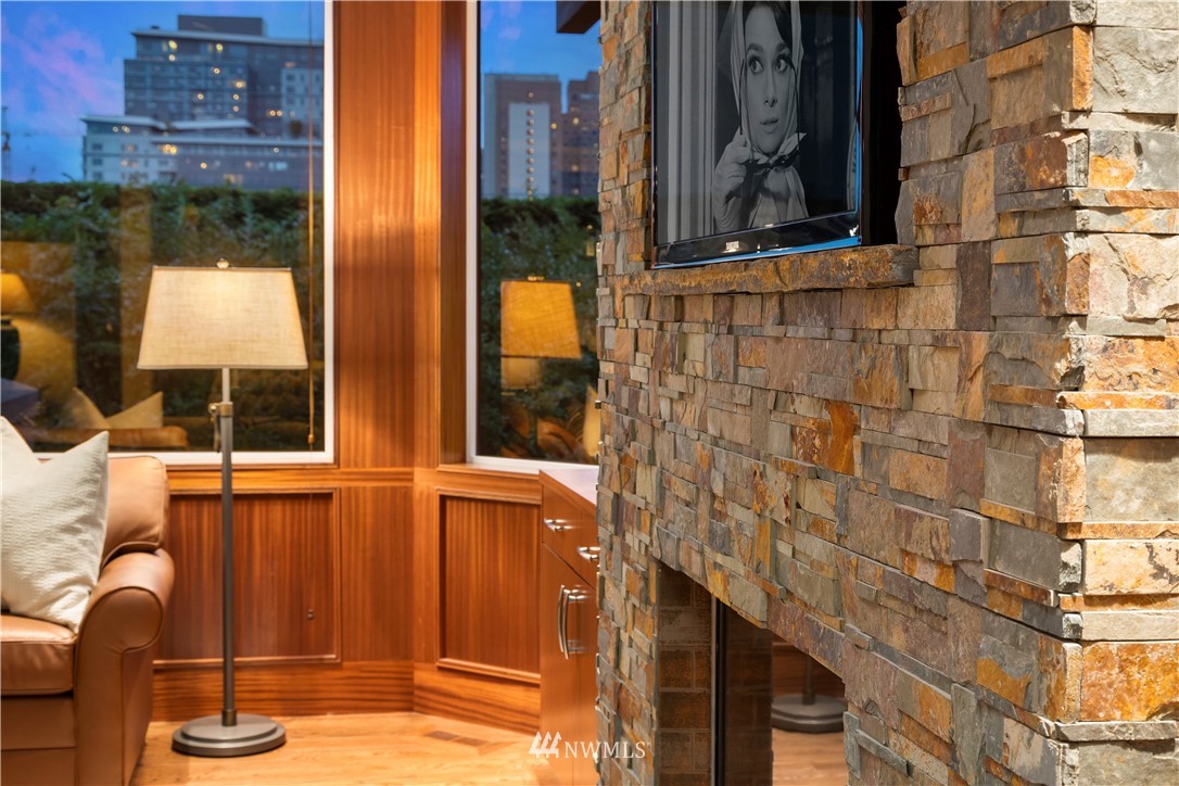 916 Belfair Road Bellevue, WA 98004 - Photo 9 of 40 Gallery Image 9