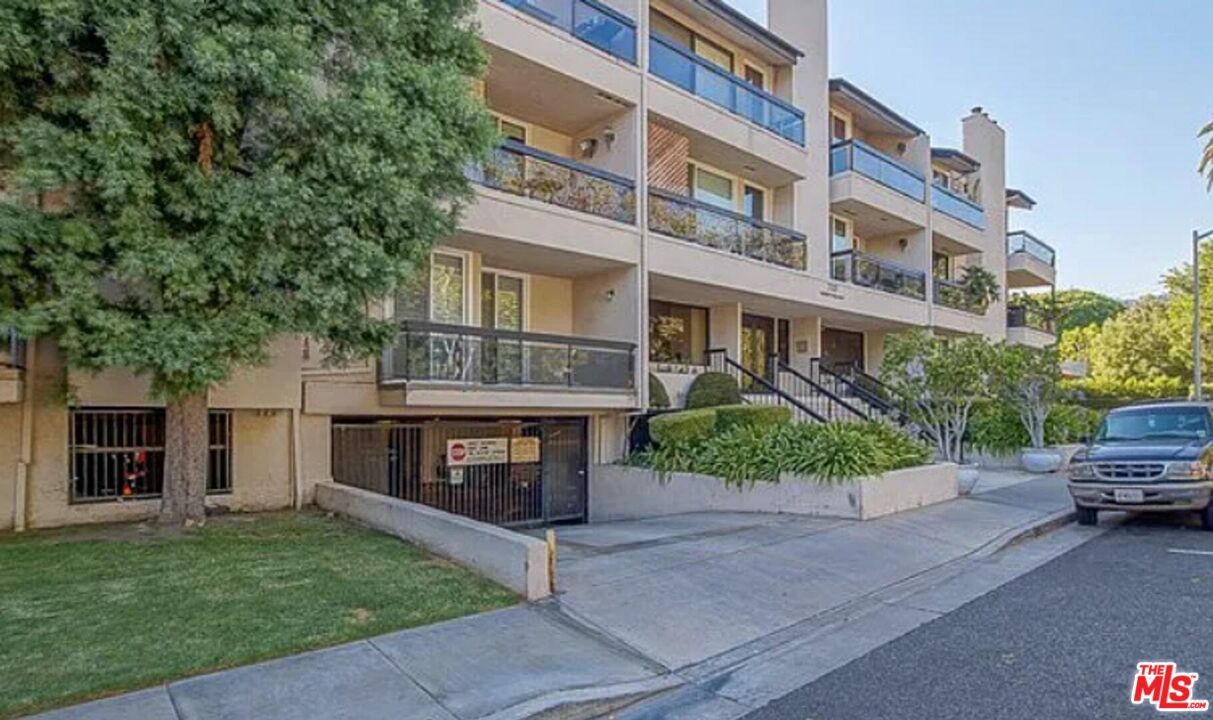 723 Westmount Drive, Unit 203 West Hollywood, CA 90069 - Photo 15 of 17 a house view