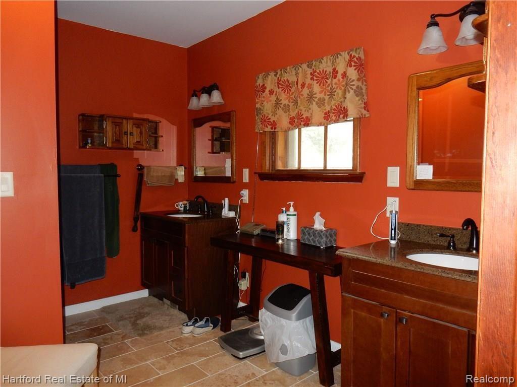 2470 Charms Road Wixom, MI 48393 - Photo 17 of 33 DSCN2141.JPG