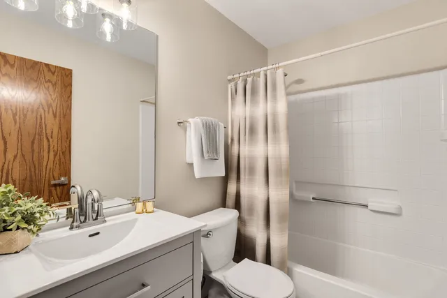 $375,000 | 1216 Darnell Drive, Mundelein, IL 60060