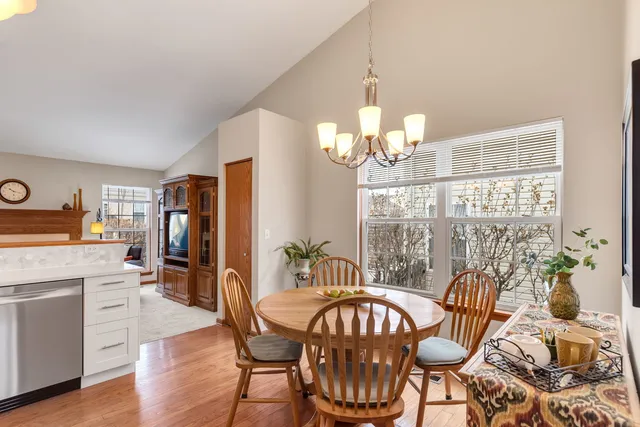 $375,000 | 1216 Darnell Drive, Mundelein, IL 60060