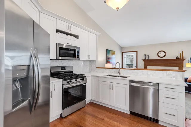 $375,000 | 1216 Darnell Drive, Mundelein, IL 60060