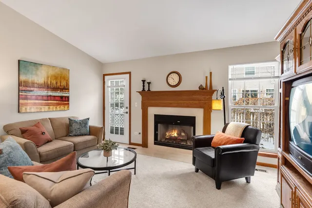 $375,000 | 1216 Darnell Drive, Mundelein, IL 60060