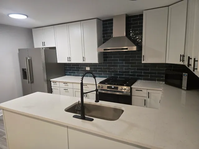 $2,600 | 456 Inverrary Lane, Deerfield, IL 60015