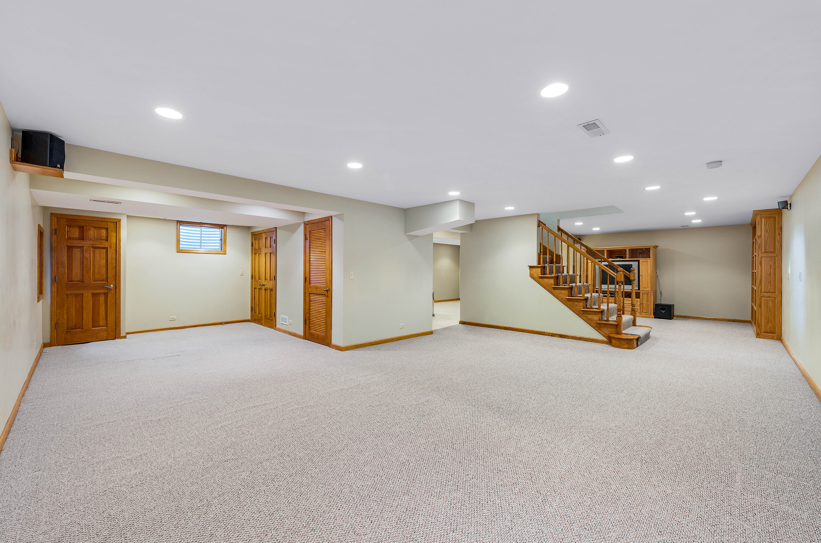 1751 Mundelein Road Naperville, IL 60565 - Photo 29 of 37 a view of an empty room with closet and a window