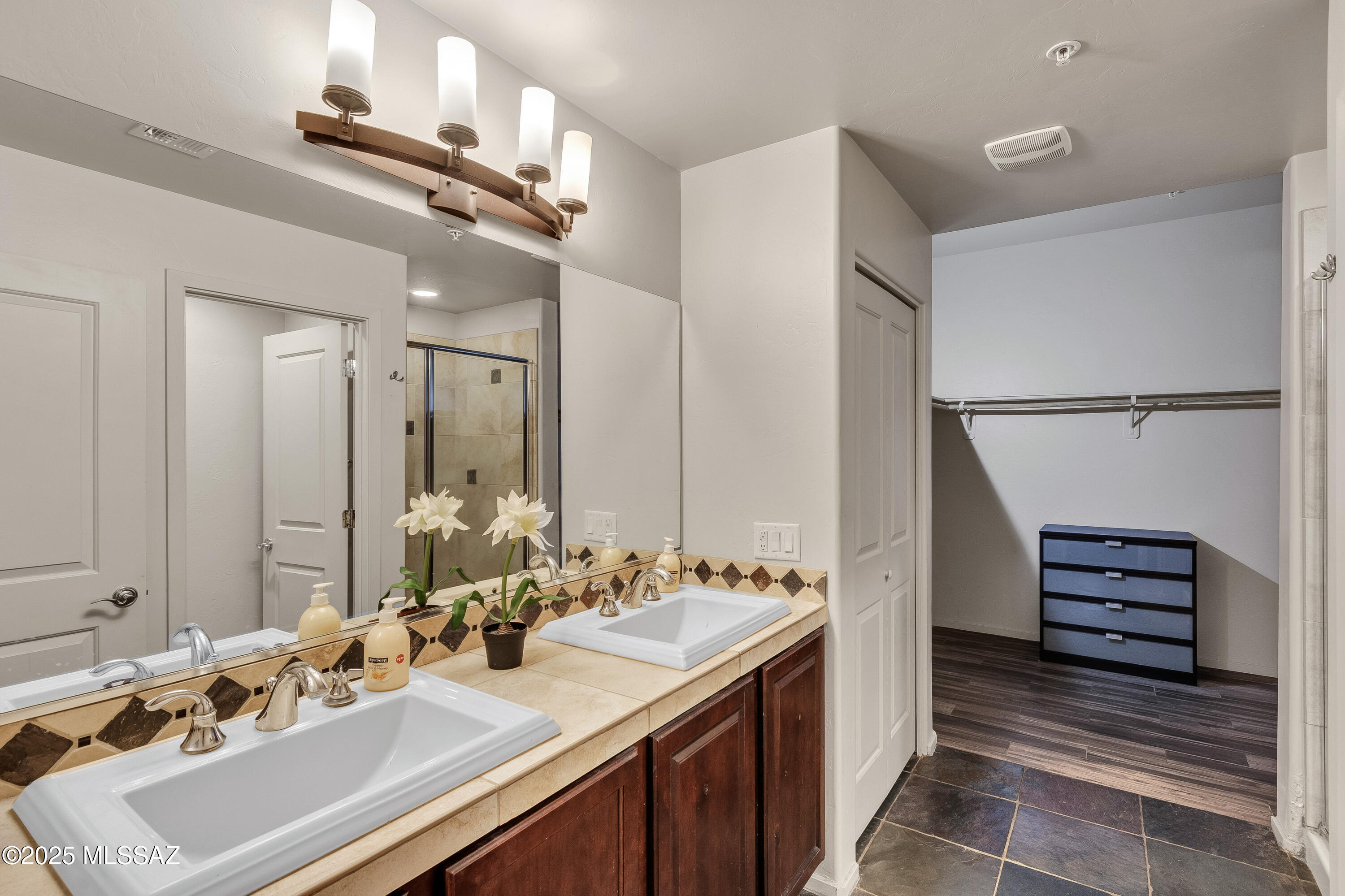 2010 East River Road, Unit 102 Tucson, AZ 85718 - Photo 10 of 19