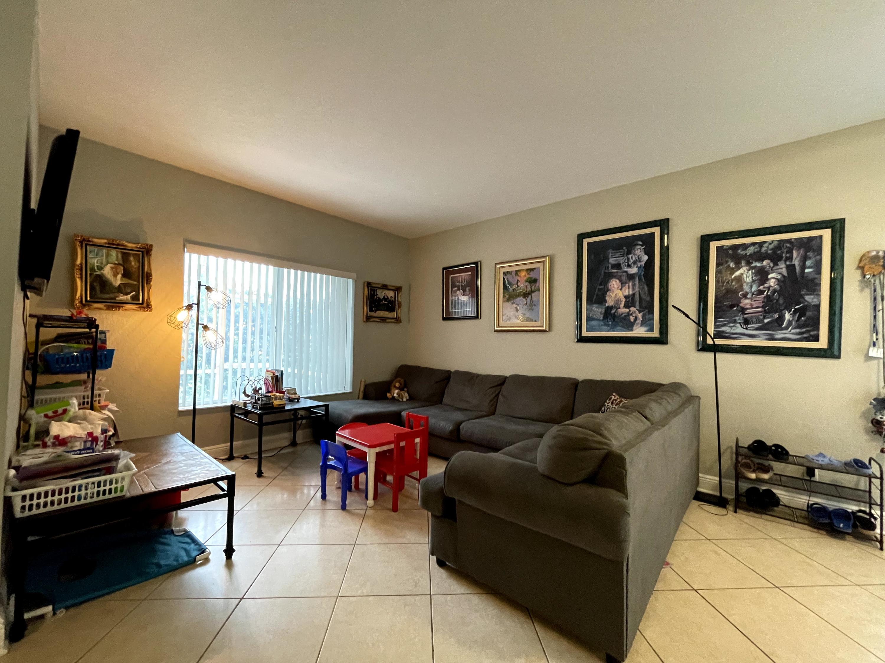 8350 Vía Serena Boca Raton, FL 33433 - Photo 9 of 26 IMG_4057