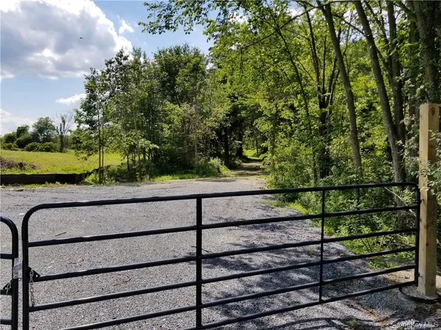 a view of a tennis court