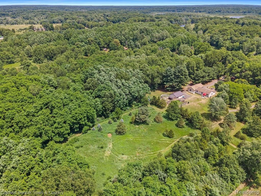9105 Wiggins Road Howell, MI 48855 - Photo 1 of 27