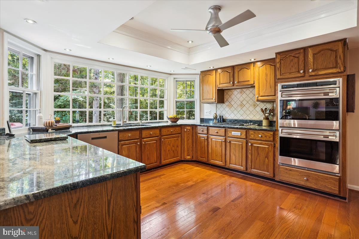 1500 Turtle Rock Lane Reston, VA 20194 - Photo 12 of 76 Triple Bay over the sink.