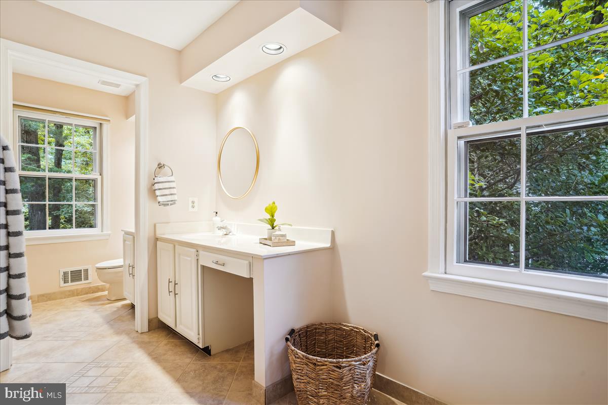 1500 Turtle Rock Lane Reston, VA 20194 - Photo 46 of 76 Hall Bath - Double Vanity, Tub/Shower