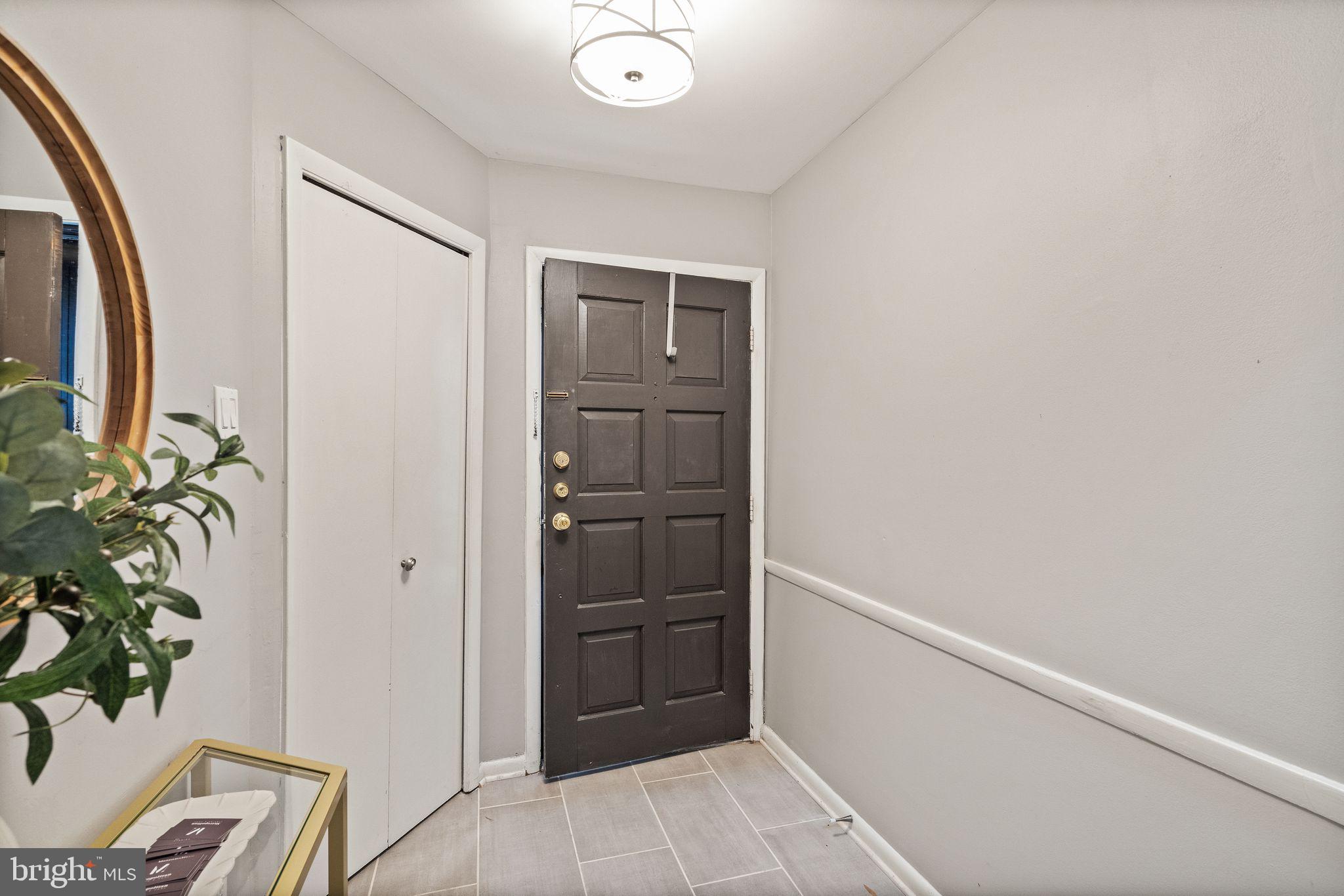 1629 Valencia Way Reston, VA 20190 - Photo 5 of 78