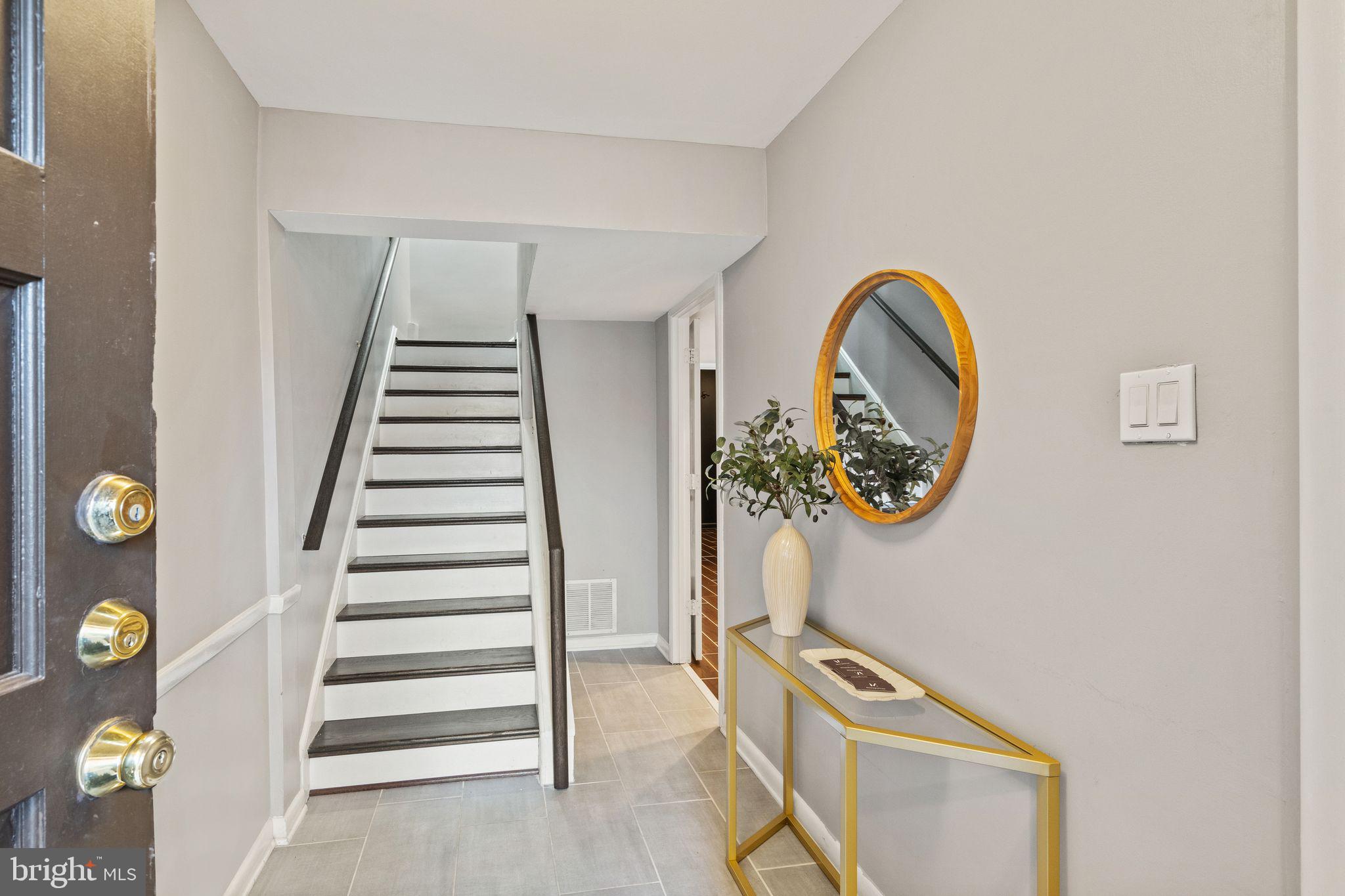 1629 Valencia Way Reston, VA 20190 - Photo 6 of 78