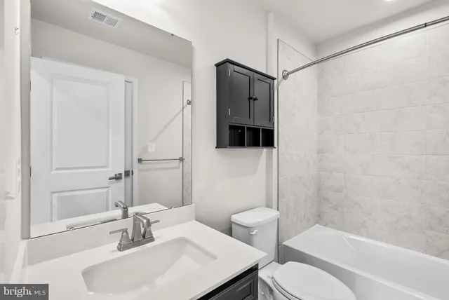 $570,000 | 2815 Battersea Lk Loop, Hyattsville, MD 20782