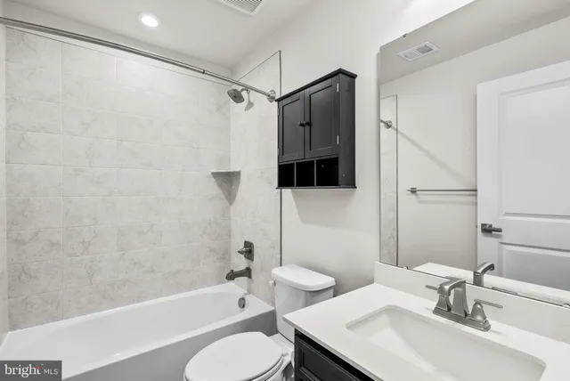 $570,000 | 2815 Battersea Lk Loop, Hyattsville, MD 20782